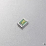 ワイドレンジ化を狙って金属皮膜抵抗を採用している