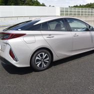 トヨタ自動車 新型プリウスPHV