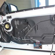 『FOCAL・ES 100 K for BMW』の装着後のドア内部。