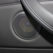 『FOCAL・ES 100 K for BMW』装着後のミッドウーファー。