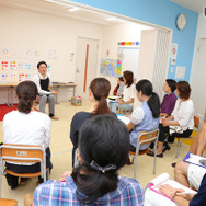 後半の保護者向けセミナーでは、絵本に関する多くの質問が出た（撮影：市原達也）