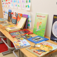 イベント終了後、自由に読めるよう並べられた絵本（撮影：市原達也）