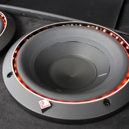 サブウーファーに選んだのはロックフォードのP2D4-8。デュアルボイスコイルによる接続の自由度の高さも魅力。