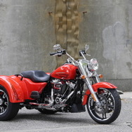 ストリップ仕様としたハーレーの新型トライク『FREE WHEELER（フリーウィーラー）』