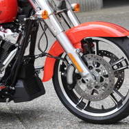 ストリップ仕様としたハーレーの新型トライク『FREE WHEELER（フリーウィーラー）』