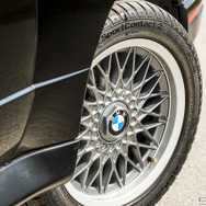 「M3 SPORTS EVOLUTION」（1990）伝説の「E30型M3」のファイナルモデルであり、1986年、最大のライバルである、メルセデス「190E 2.3-16」とDTM（ドイツ・ツーリング選手権）で火花を散らした。2.5リットル直列4気筒DOHCエンジン最高馬力 238ps0-100km/h 加速　6.5秒