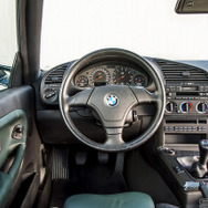 「M3 GT」（1995）「E36」をベースに登場、356台の限定車で、専用のフロント＆リアスポイラーを装着、ブリティッシュ・レーシング・グリーンカラーが印象的なモデルだ。3リットル直列6気筒DOHCエンジン最高馬力 295ps