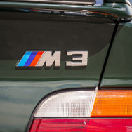 「M3 GT」（1995）「E36」をベースに登場、356台の限定車で、専用のフロント＆リアスポイラーを装着、ブリティッシュ・レーシング・グリーンカラーが印象的なモデルだ。3リットル直列6気筒DOHCエンジン最高馬力 295ps