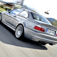 「M3 CSL」（2003）「E46」をベースにした3代目だ。6速SMGIIを採用し、カーボン素材のボディは大幅に軽量化され、M3は次のステージへ。3.2リットル直列6気筒DOHCエンジン最高馬力 360ps