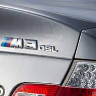 「M3 CSL」（2003）「E46」をベースにした3代目だ。6速SMGIIを採用し、カーボン素材のボディは大幅に軽量化され、M3は次のステージへ。3.2リットル直列6気筒DOHCエンジン最高馬力 360ps