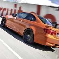 「M3 GTS」（2010）「E92型」をベース。排気量を4リットルに拡大、直6からV8へ変更されたエンジンはM3マニアに賛否両論を巻き起こし、ハイパワーと引換に失ったものとは？M3にとって直6とは？　M3の未来を不安視する声も。4リットルV型8気筒最高馬力 420ps