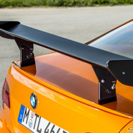 「M3 GTS」（2010）「E92型」をベース。排気量を4リットルに拡大、直6からV8へ変更されたエンジンはM3マニアに賛否両論を巻き起こし、ハイパワーと引換に失ったものとは？M3にとって直6とは？　M3の未来を不安視する声も。4リットルV型8気筒最高馬力 420ps