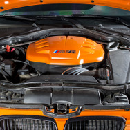 「M3 GTS」（2010）「E92型」をベース。排気量を4リットルに拡大、直6からV8へ変更されたエンジンはM3マニアに賛否両論を巻き起こし、ハイパワーと引換に失ったものとは？M3にとって直6とは？　M3の未来を不安視する声も。4リットルV型8気筒最高馬力 420ps