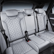 アウディ Q5 新型の Sライン