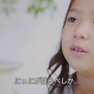 チケットが足りない…悩む子どもたち　ANA「1 Ticket ～魔法のチケット～ こどもたちの予想外の反応は必見！」（画像は動画の一部）