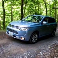 三菱 アウトランダーPHEV