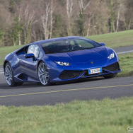 ランボルギーニ ウラカン LP610-4人気を博した、「ガヤルド」の後継モデルとして、2014年3月のジュネーブモーターショーでワールドプレミアされた。パワートレインは5.2リットルV型10気筒を搭載、最高馬力は610ps/8,250rpmを発揮する。