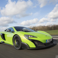 マクラーレン　675 LTマクラーレン史上最軽量かつ、最高級シリーズ。2015年ジュネーブモーターショーで正式公開。パワートレインは最高馬力675psを叩き出す、3.8リットルV型8気筒を搭載。最大トルクは71.4kgm/5,500-6,600rpm。