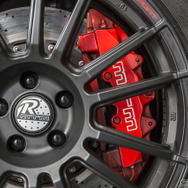 マクラーレン　675 LTマクラーレン史上最軽量かつ、最高級シリーズ。2015年ジュネーブモーターショーで正式公開。パワートレインは最高馬力675psを叩き出す、3.8リットルV型8気筒を搭載。最大トルクは71.4kgm/5,500-6,600rpm。