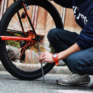 持ち運べる着脱可能な自転車スタンド「クイックスタンド」