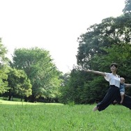 自宅でヨガができるレッスンサイト「+RoomYOGA」オープン