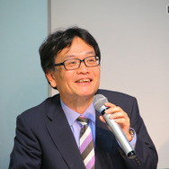 質疑応答に答える朝日大学歯学部の硲哲崇教授（口腔機能修復学講座口腔生理学分野）