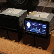 『NR-MZ200PREMI』（右）、『NR-MZ100PREMI』(左）。