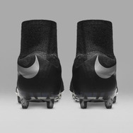 ナイキ、ブラックアッパーが特徴の「テック クラフト コレクション」発売