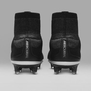 ナイキ、ブラックアッパーが特徴の「テック クラフト コレクション」発売