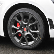 【アバルト 124スパイダー6AT】世界初公開、MTの苦手部分をカバーするモデル［写真蔵］