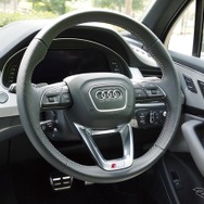 アウディ Q7