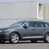 アウディ Q7