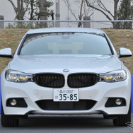 【BMW 320iグランツーリスモ】新デザインライトと新エンジンを採用3シリーズの5ドアハッチバック［写真蔵］