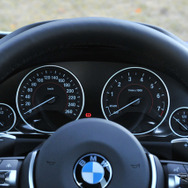 【BMW 320iグランツーリスモ】新デザインライトと新エンジンを採用3シリーズの5ドアハッチバック［写真蔵］