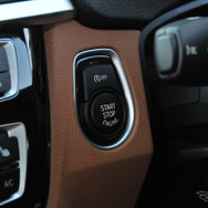 【BMW 318i】3シリーズに3気筒エンジン搭載のエントリーモデル［写真蔵］