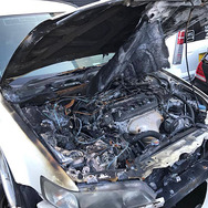 ちょっとしたトラブルで車両が燃える!?　電装品の電源確保・メンテナンスは、知識と経験のあるプロに頼むベシ！