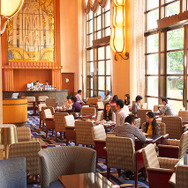 「ハイピリオン・ラウンジ」店内