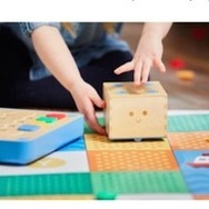 3歳から遊べるプログラミングおもちゃ「キュベット（Cubetto）」