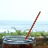 明るい海を眺めながら飲むアイスコーヒーは格別だった。