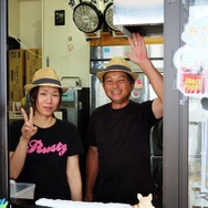 ソフトクリームショップ「いやしんごろ にんぎり飯屋」。濃厚果汁ソフトクリームが売り。