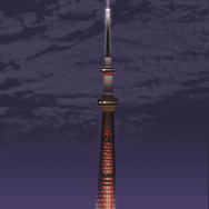 十字型の赤いライトセーバーに見立てたライティング - (C) TOKYO-SKYTREE　※画像はイメージです