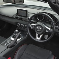 新型マツダ ロードスター スポーツレカロ