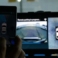 後退時も「Parking」ボタンを押し続ける。手を離せば車両は直ちに止まる