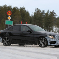 圧倒の380馬力...メルセデスAMG C43改良新型がGT-R顔に!? 隠されたグリルの秘密 画像