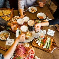 神田の街をイメージした限定メニューも！ドイツドラフトビール専門店「シュマッツ」が神田にオープン 画像