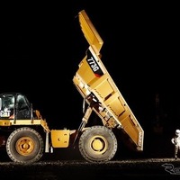 世界一遅いスーパーカーをドライブ…レッドブル×キャタピラーがコラボ［動画］ 画像