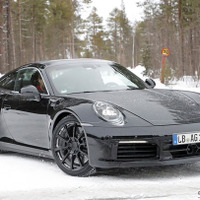 ポルシェ911次期型、チュープLED光らせアイスバーンをぶっ飛ばす【動画】 画像
