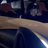 「スーサイド・スクワッド」のマーゴット・ロビー、日産EVスポーツでモナコを爆走！【動画】 画像