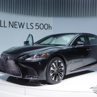 【ジュネーブモーターショー2017】レクサス LS500h 新型初公開…自動操舵が可能に 画像