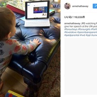 アン・ハサウェイ、息子ジョナサンくんの写真を初公開！ 画像